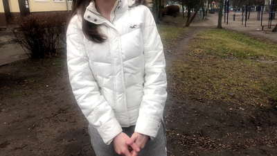 Umntu ongamaziyo ngenxa yemali efunxiweyo kwaye wahluthwa. Umdlali waseRashiya. Ngokuthetha.